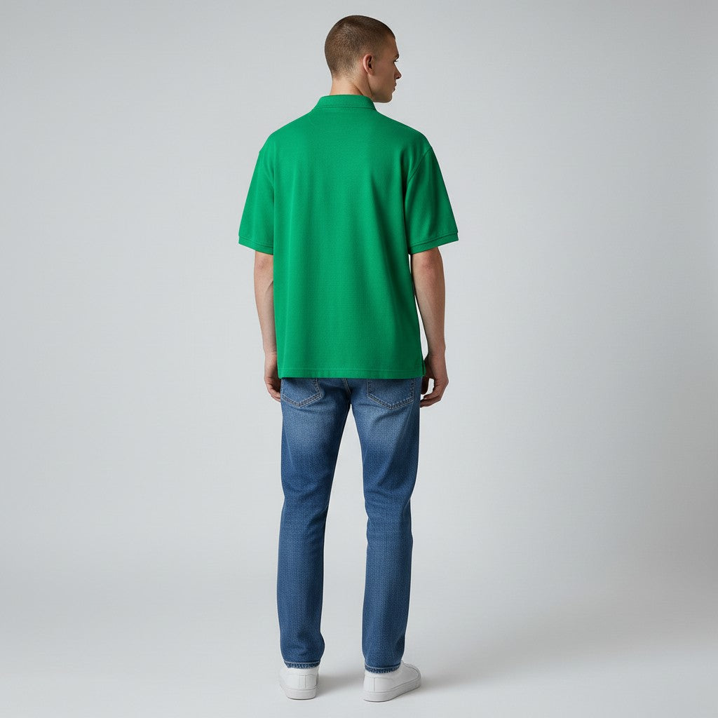 гръб на мъжка ученическа тениска с яка в зелено